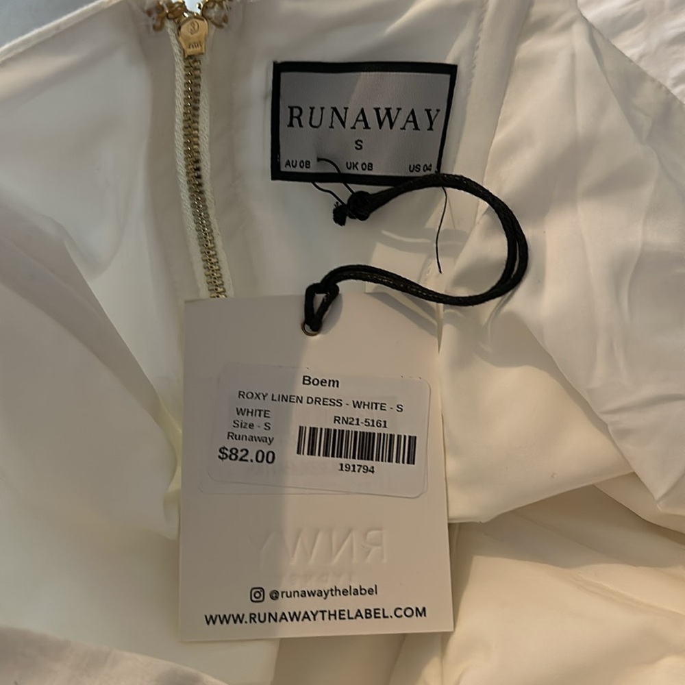 Runaway Roxy Linen Dress - Picture 3 of 3